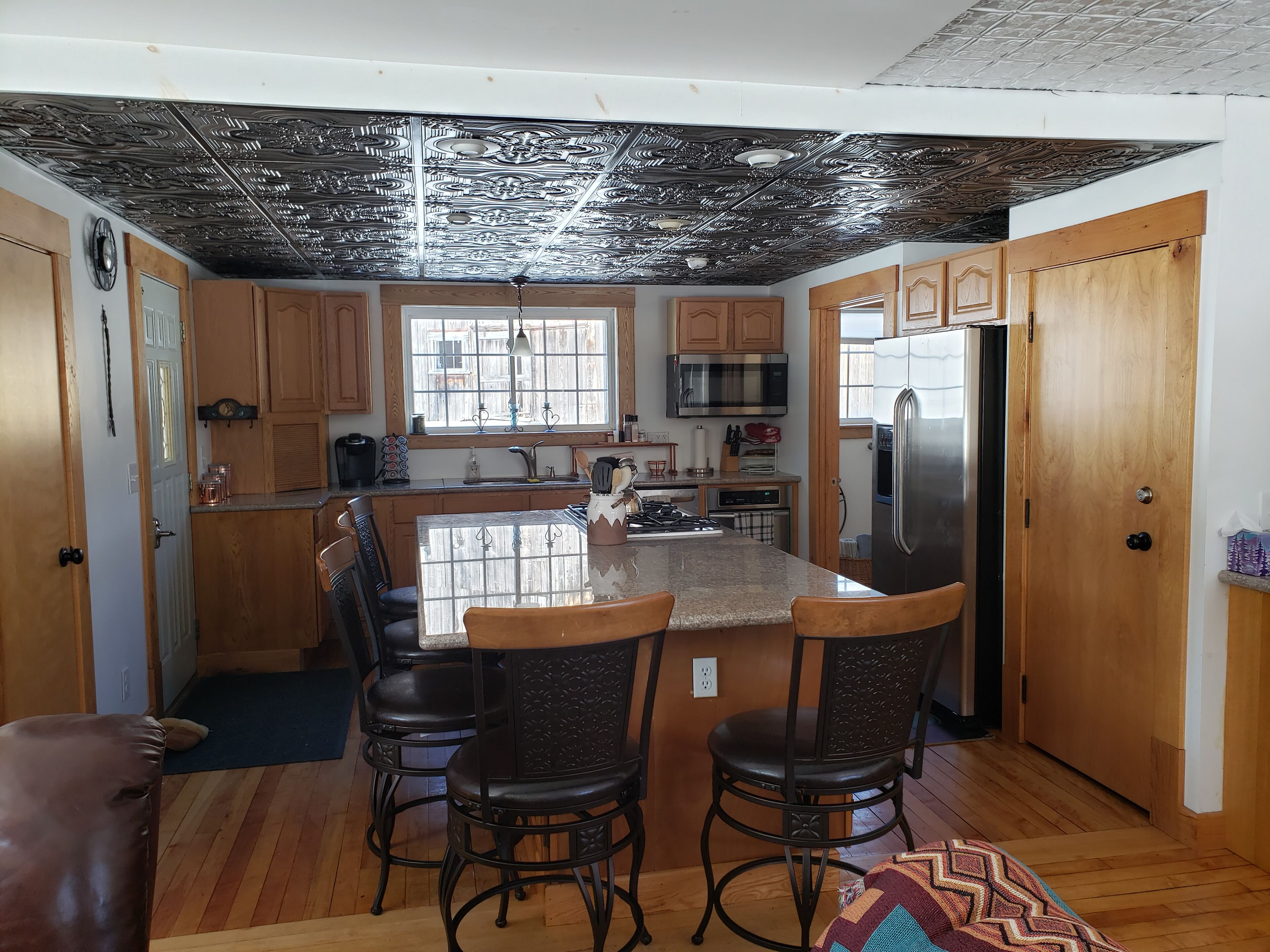 Private Country House with History, Wi-Fi, Jetted Tub, 5 BR