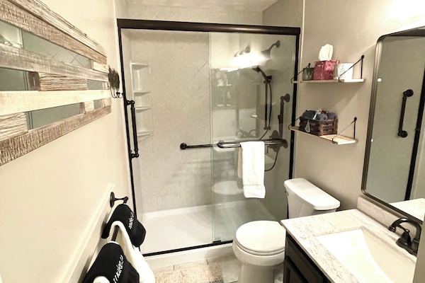 Combined shower/tub, hair dryer, towels, soap