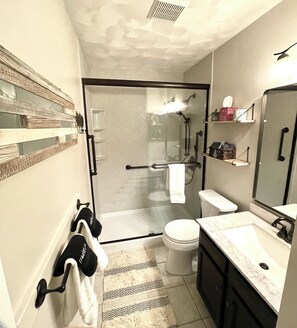 Combined shower/bathtub, hair dryer, towels, soap