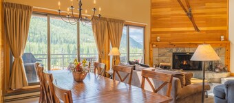 Spacious New Remodel, 2 Bdr+2 Ba Condo, Minutes to Conf. Center and Ski Slopes!