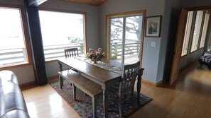 Dining - West Cove -Oceanfront Private Beach (Gold Beach)