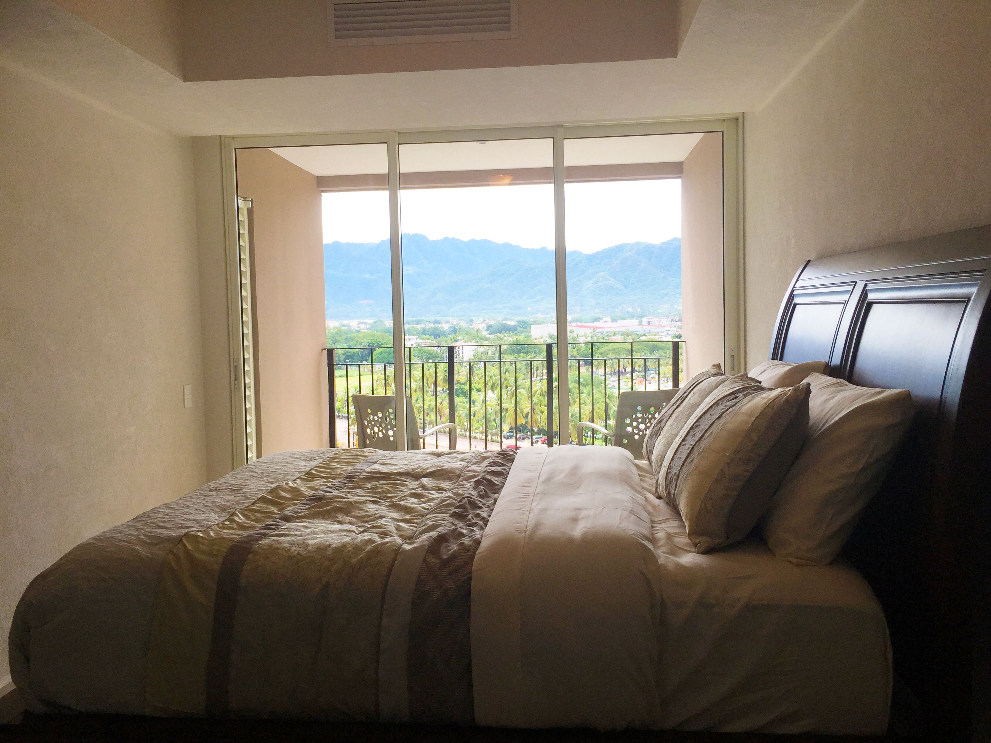 1 chambre, coffres-forts dans les chambres, fer et planche à repasser