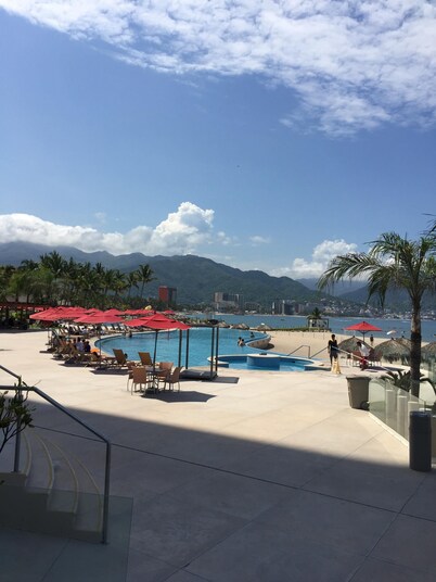 One Bedroom Condo, Ocean Front with Private Jacuzzi in Front Balcony