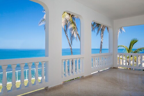 Casa Playa Beachfront Home - Best Location for Swimming! FULL AC!!