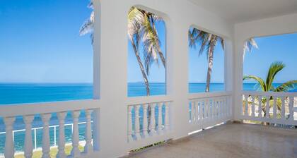 Casa Playa Beachfront Home - Best Location for Swimming! FULL AC!!
