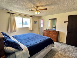3 bedrooms, iron/ironing board, free WiFi, bed sheets