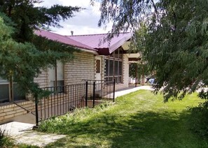 Property grounds - Groovy Country Pad in a Serene Setting (Junction)