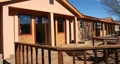 Spanish Ranch en el río Arkansas: ¡disfruta del río desde el jacuzzi!