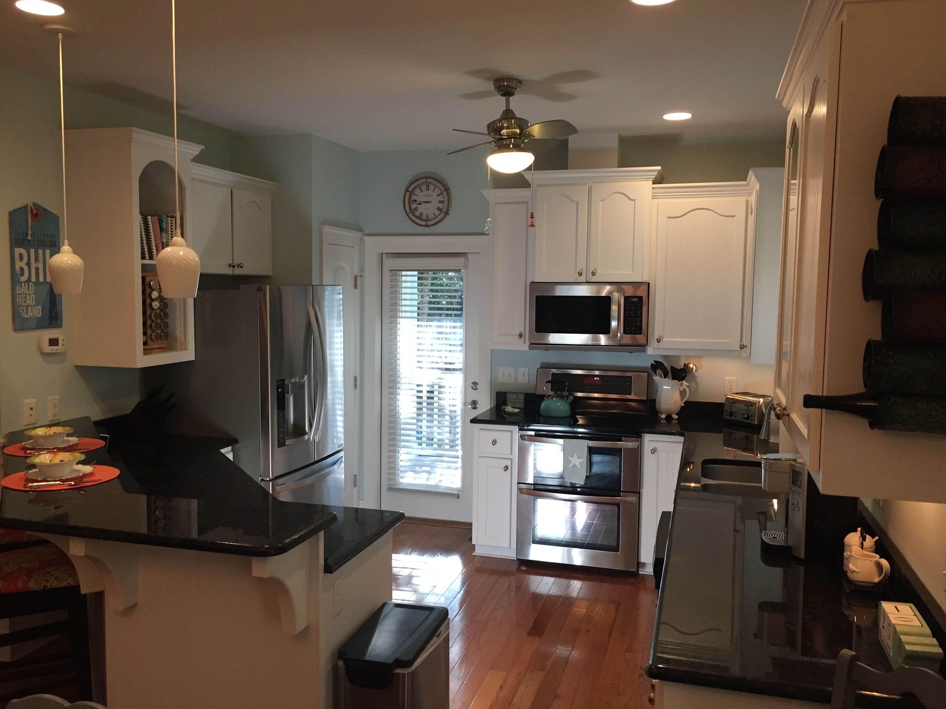 Beautiful forest home within walking distance to the maritime market and beach!!