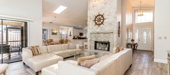 Jupiter Inlet Village House W/Pool - Walk to the Beach, Inlet, Pelican Club