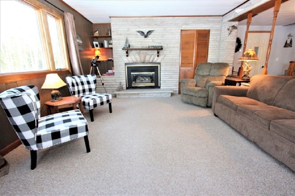 3 Bedroom, 1.5 Bath House for Rent on Eagle River Chain. Yellow Birch location 