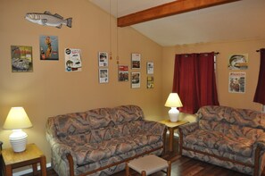 TV, DVD player, video library - Sherwood Oaks Lodge Sleeps 4-5. (Gordonville)