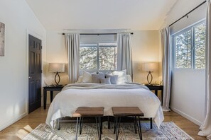 4 soverom, strykejern/-brett, wi-fi (inkludert) og sengetøy