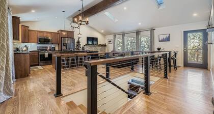 THE RÛSTIC MTN HOUSE • 4B 3BA • Cal Spas Hot Tub • 2.5 Acres Private 🌲