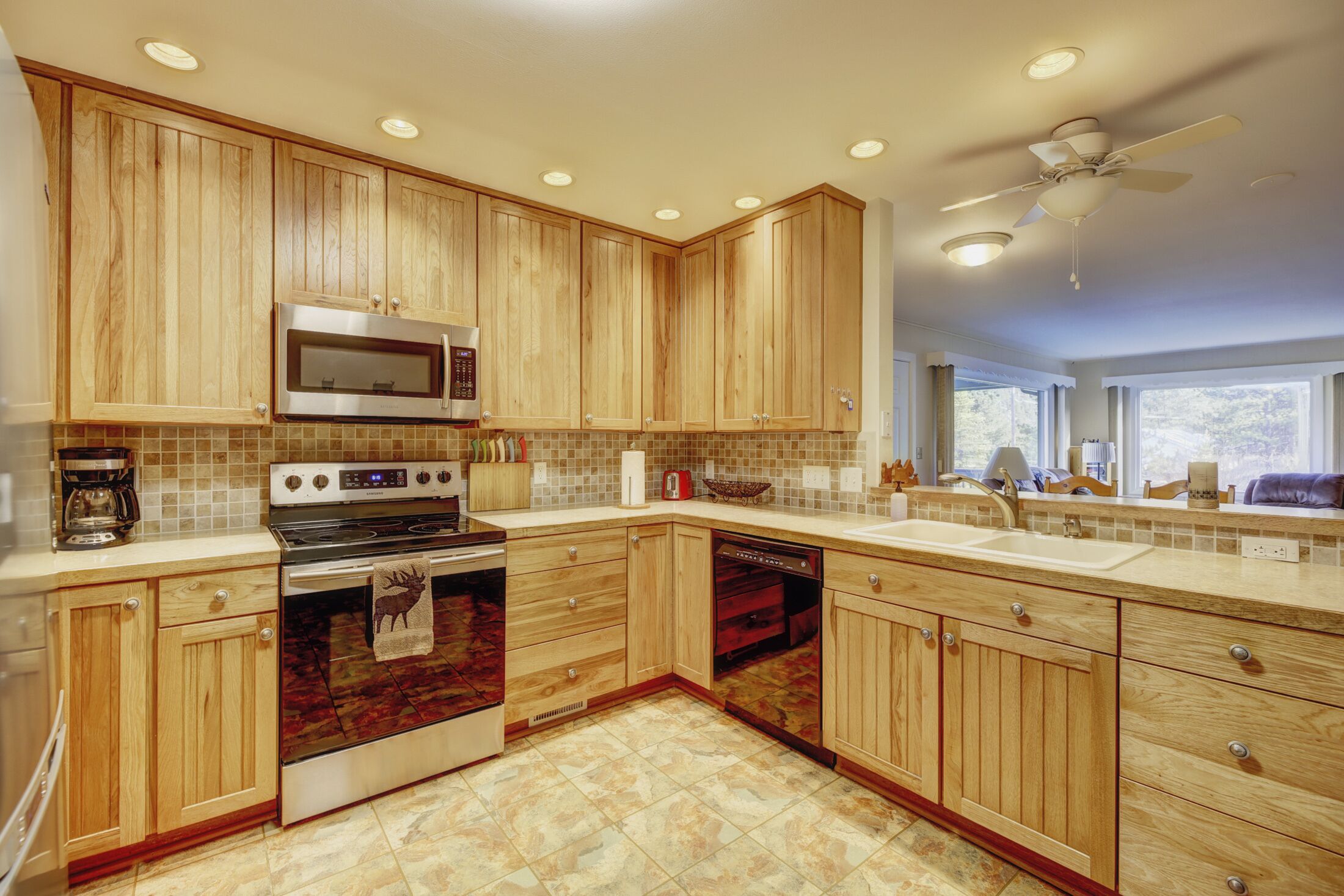 House + option of studio! Private playground! Dog friendly!