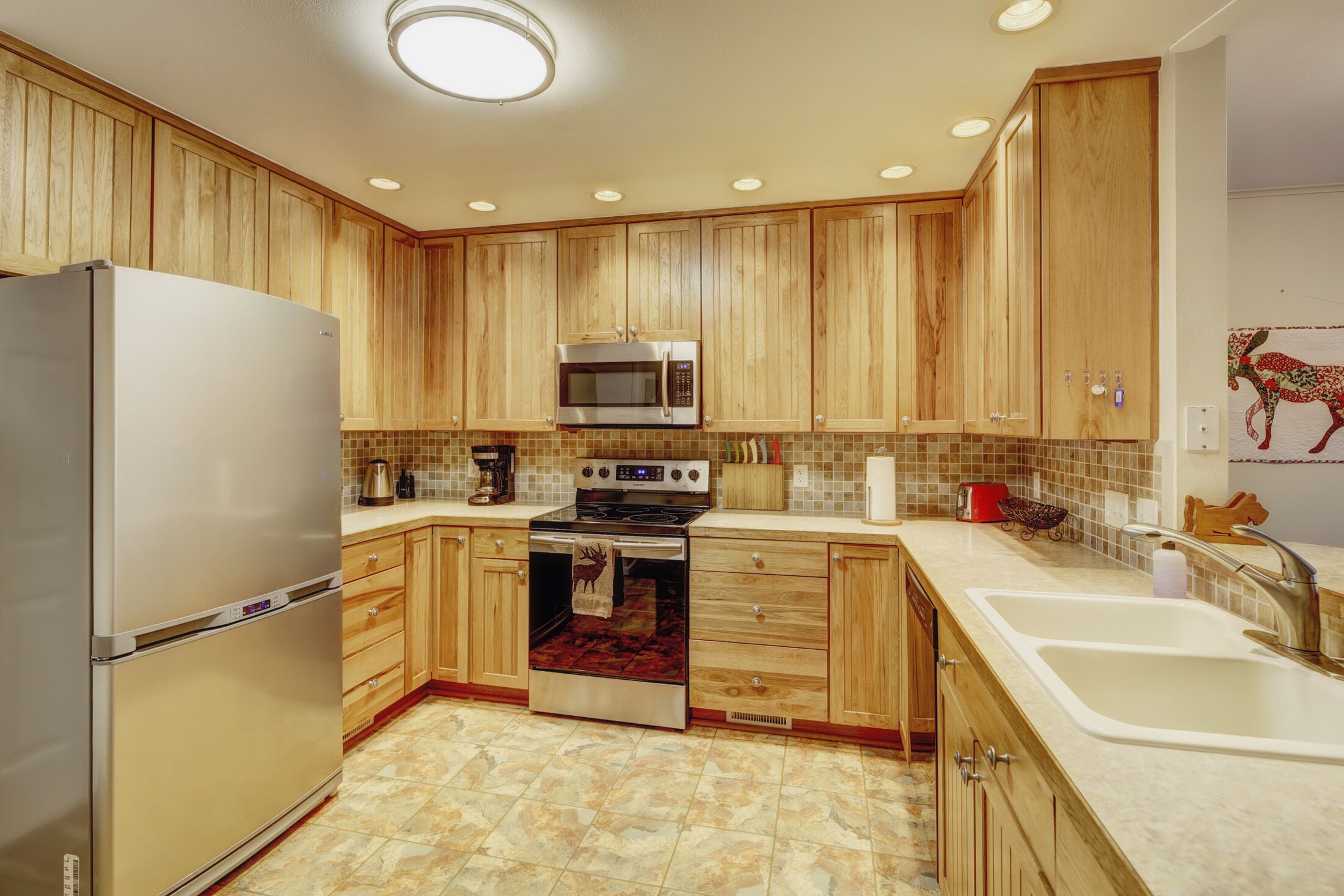 House + option of studio! Private playground! Dog friendly!