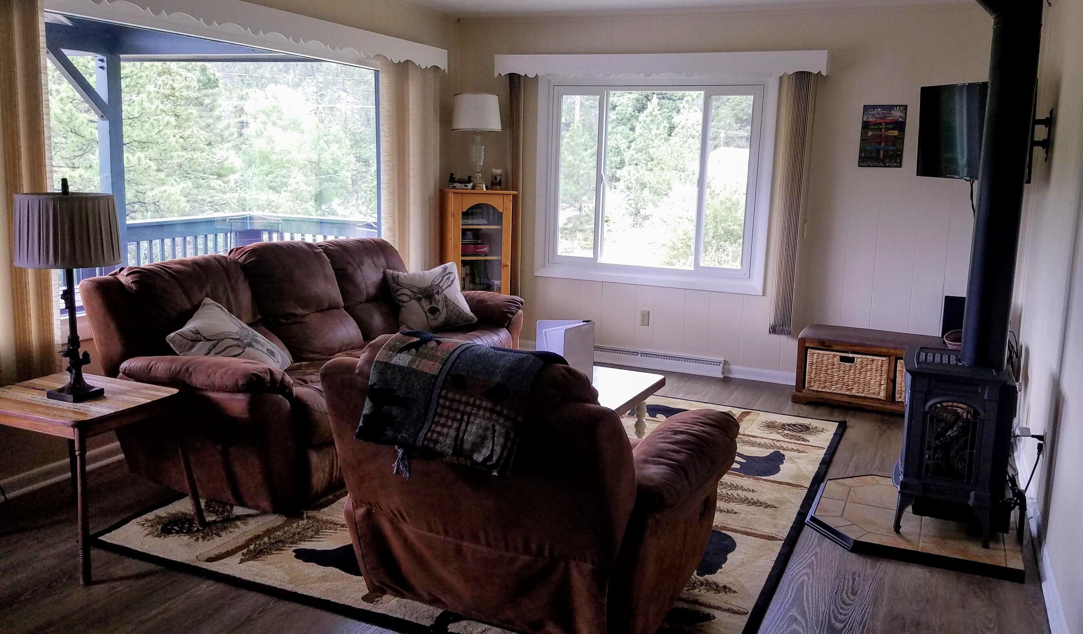 House + option of studio! Private playground! Dog friendly!