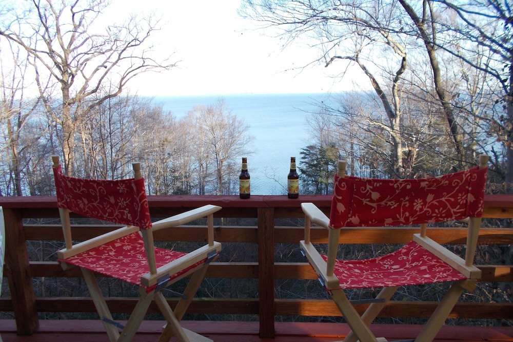 Charming riverfront cabin perfect for a kicked back get-a-way!