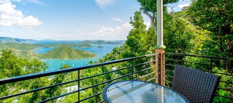 Dagens dag: Utsikt, basseng, 1-3 BR, nytt kjøkken og LV, hager, flott samling. 