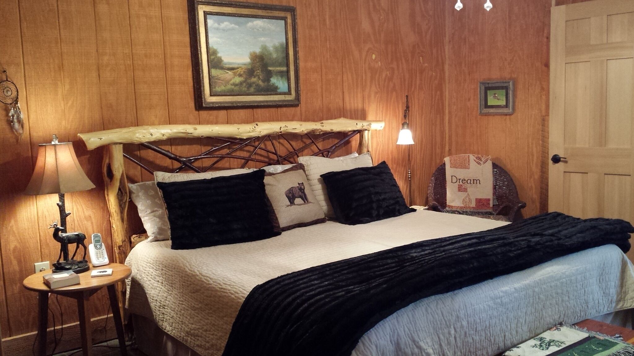 Waterfront cabin, treehouse embraced by 52 acre nature preserve and USFS