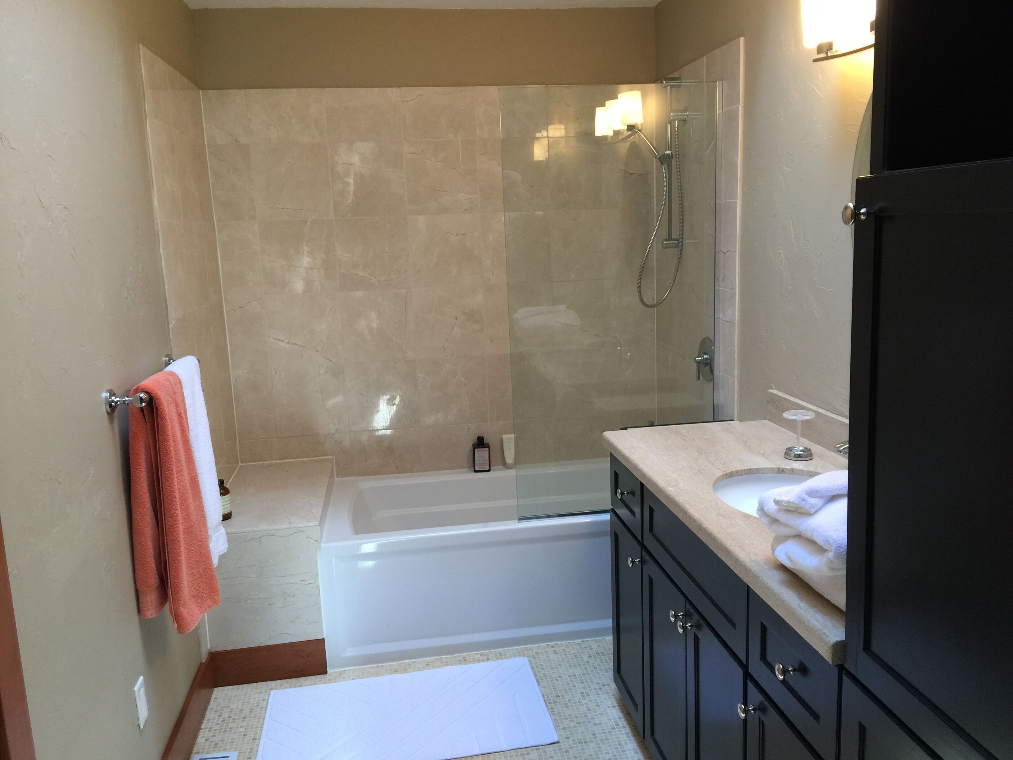 Oasis in the Heart of Wine Country Yet 20 Minutes from Portland