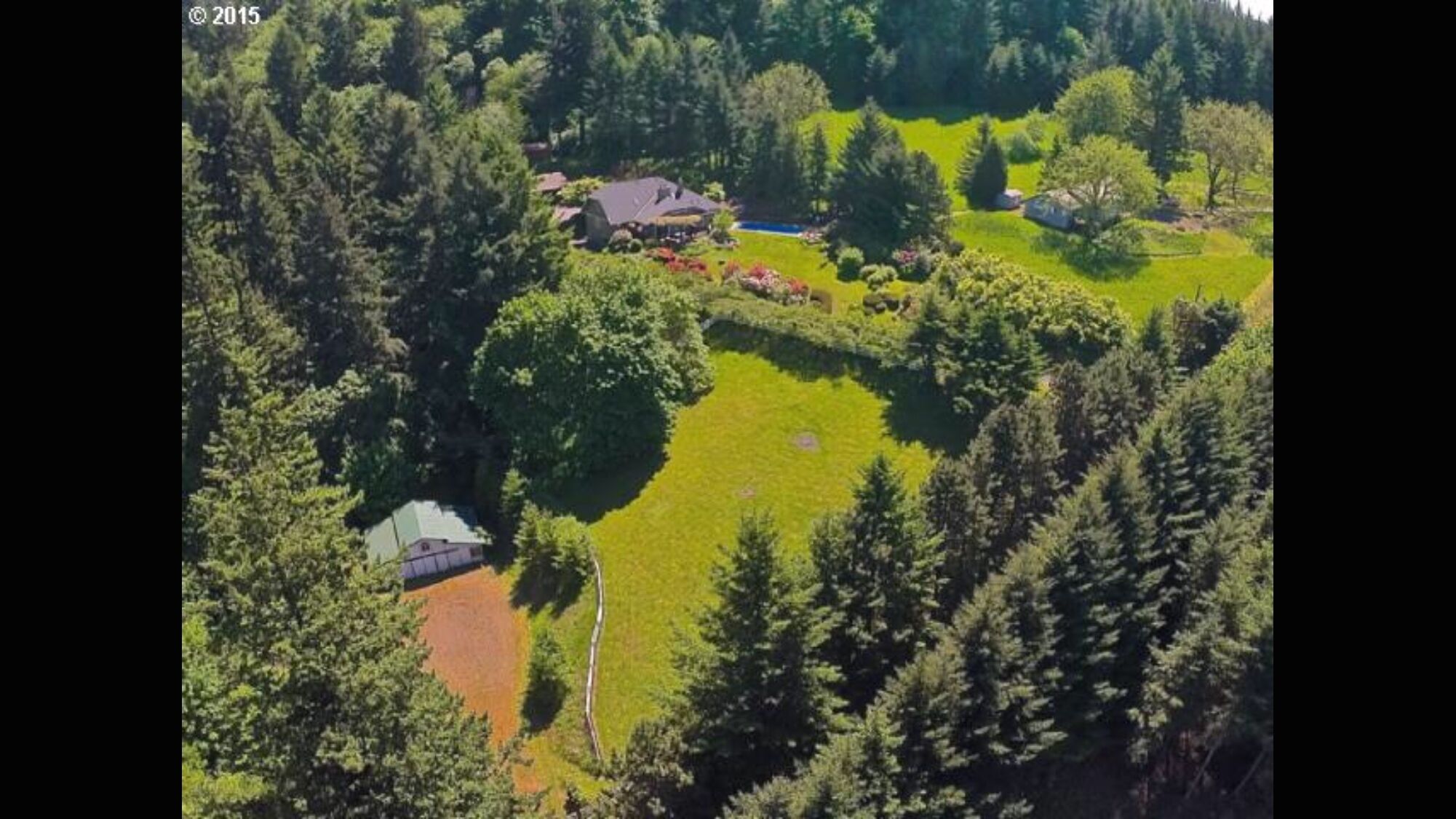 Oasis in the Heart of Wine Country Yet 20 Minutes from Portland