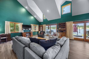 Smart TV, fireplace, DVD player, table tennis