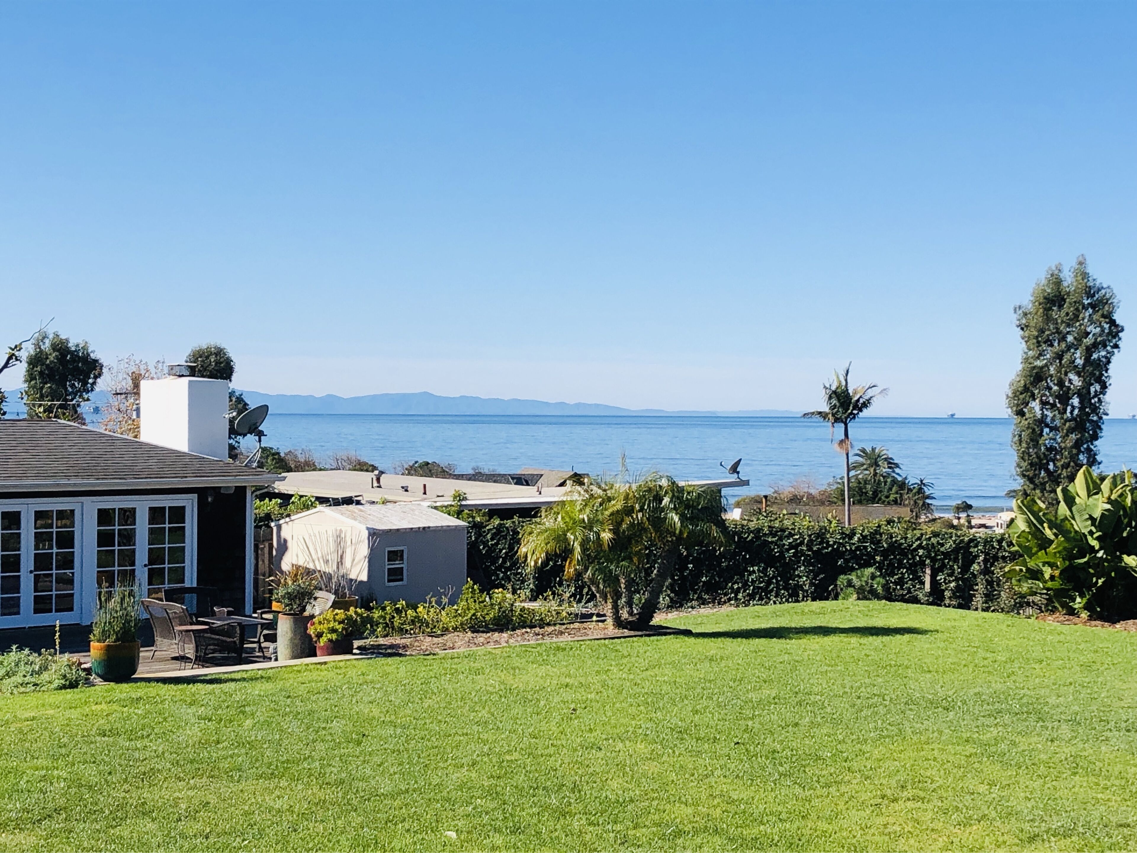 Amazing Ocean and Mountain Views, Walk to Beach