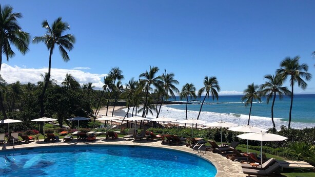 A pool area with lounge chairs and umbrellas, a beach with palm trees, and a view of the ocean. - Uninterrupted Sunset, Ocean and Golf Course Views from our Lanai and Interior (Kamuela)