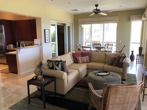 Smart TV, DVD player, books, stereo - Uninterrupted Sunset, Ocean and Golf Course Views from our Lanai and Interior (Kamuela)