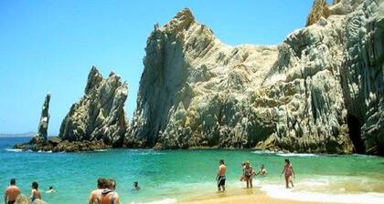 Hermosa Villa privada en Pedregal, en el centro de Cabo, cuarta noche gratis!