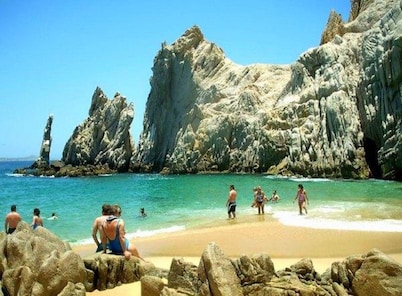 Luxury Staffed Pedregal Villa, 4th Night Free, Downtown Cabo!