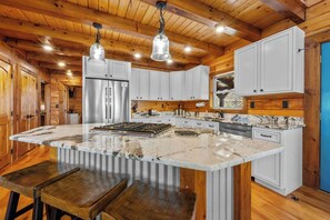 冰箱、微波炉、烤箱、炉灶