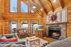 智能电视、壁炉、DVD 播放器、桌上足球