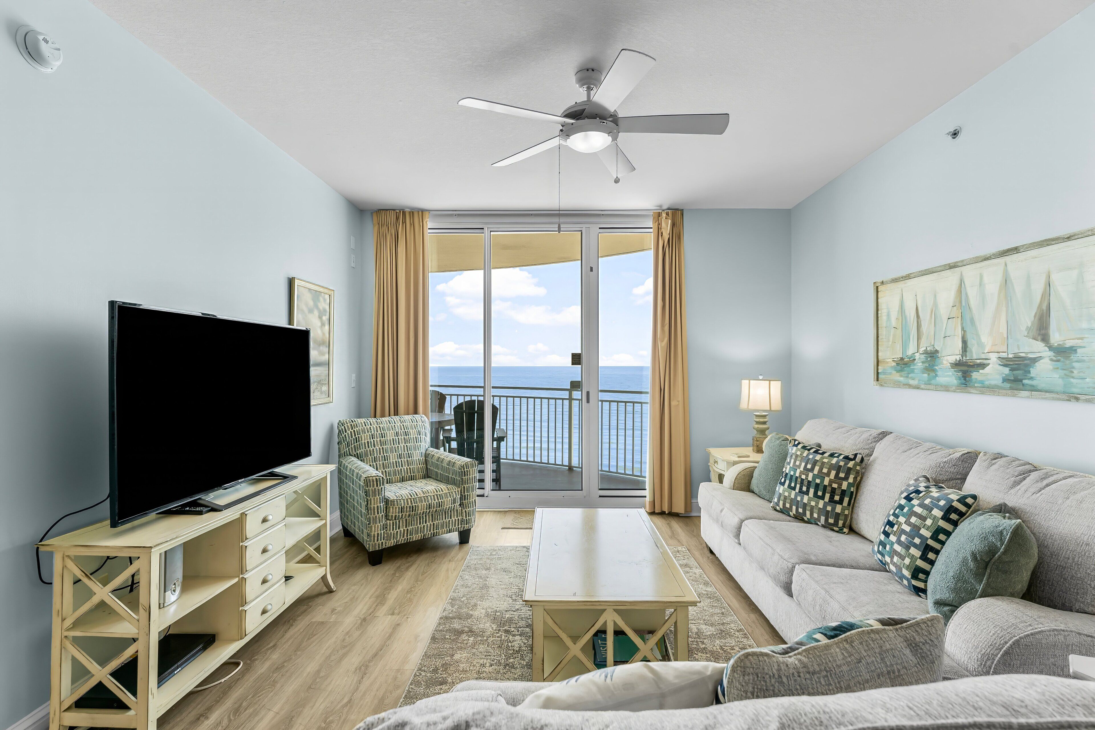 Télévision, lecteur de DVD, chaîne hi-fi