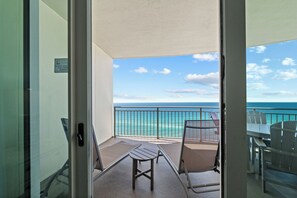 Interior - 2 Bedrooms in Aqua Resort - Remodeled with amazing views! Beach chairs included! (Panama City Beach)