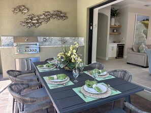 Outdoor dining - Beautiful Naples Home:  Private Pool and only 4-Minute Drive to Vanderbilt Beach (Naples)