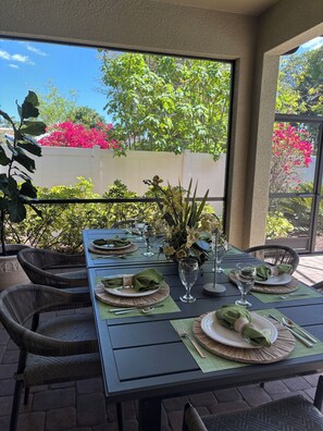 Dining - Beautiful Naples Home:  Private Pool and only 4-Minute Drive to Vanderbilt Beach (Naples)