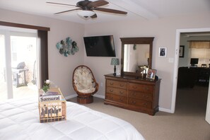 2 bedrooms, in-room safe, desk, iron/ironing board - The Guest Quarters @ The Kennedy Manor (Kutztown)