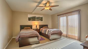 2 chambres, coffres-forts dans les chambres, bureau