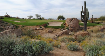 Beautiful Desert Escape w/private pool just north of Scottsdale. Special rates!