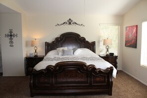 4 bedrooms, desk, iron/ironing board, free WiFi - Beautiful Desert Escape w/private pool just north of Scottsdale. Special rates!  (Cave Creek)