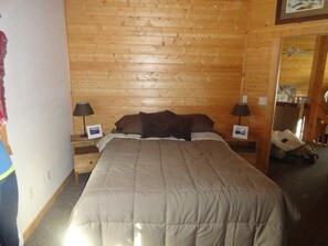 4 bedrooms, free WiFi, bed sheets - Taking summer rentals! (La Pointe)