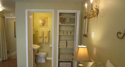 Elegant & Spacious Home!! 5 Bed & 3 Bath, 15 min. to U of O, Sleeps 14, 174.00