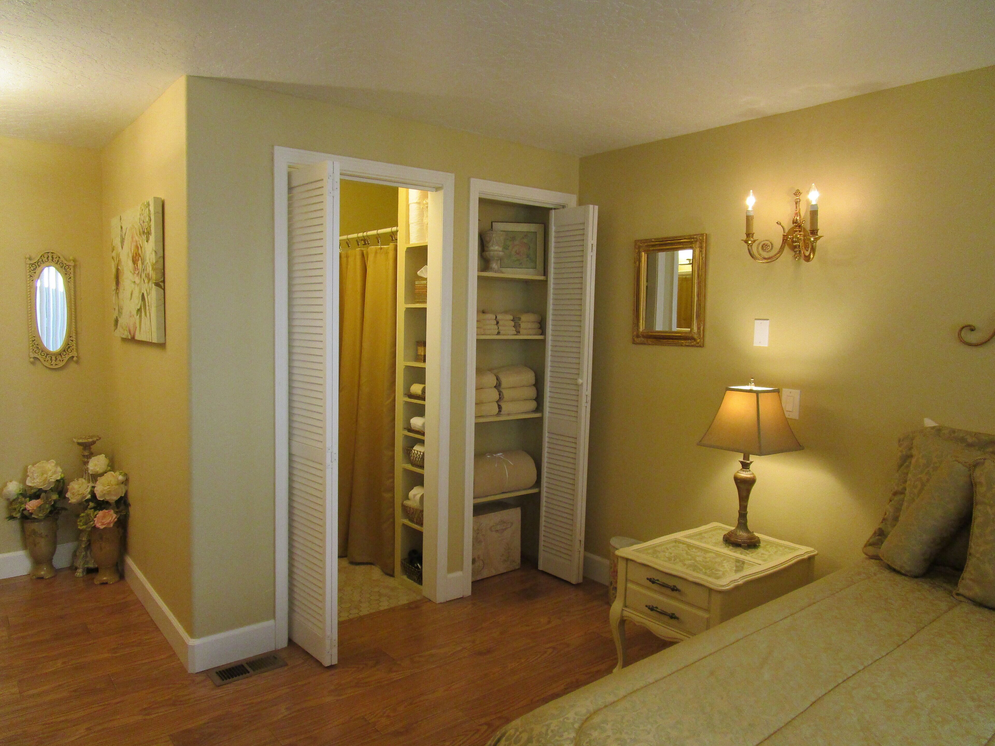 5 bedrooms, iron/ironing board, free WiFi, bed sheets