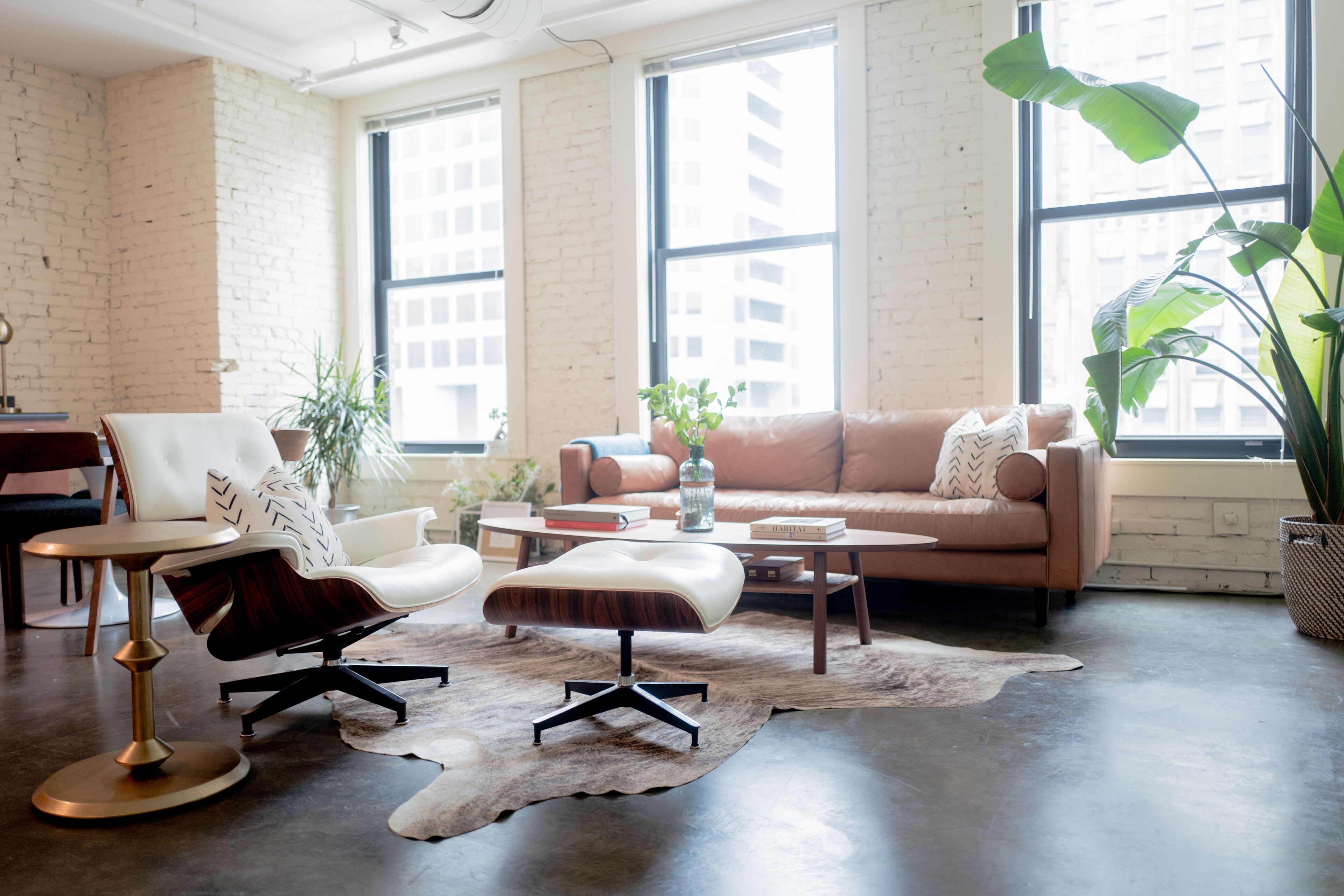 Bright Designer Loft in Center of Downtown