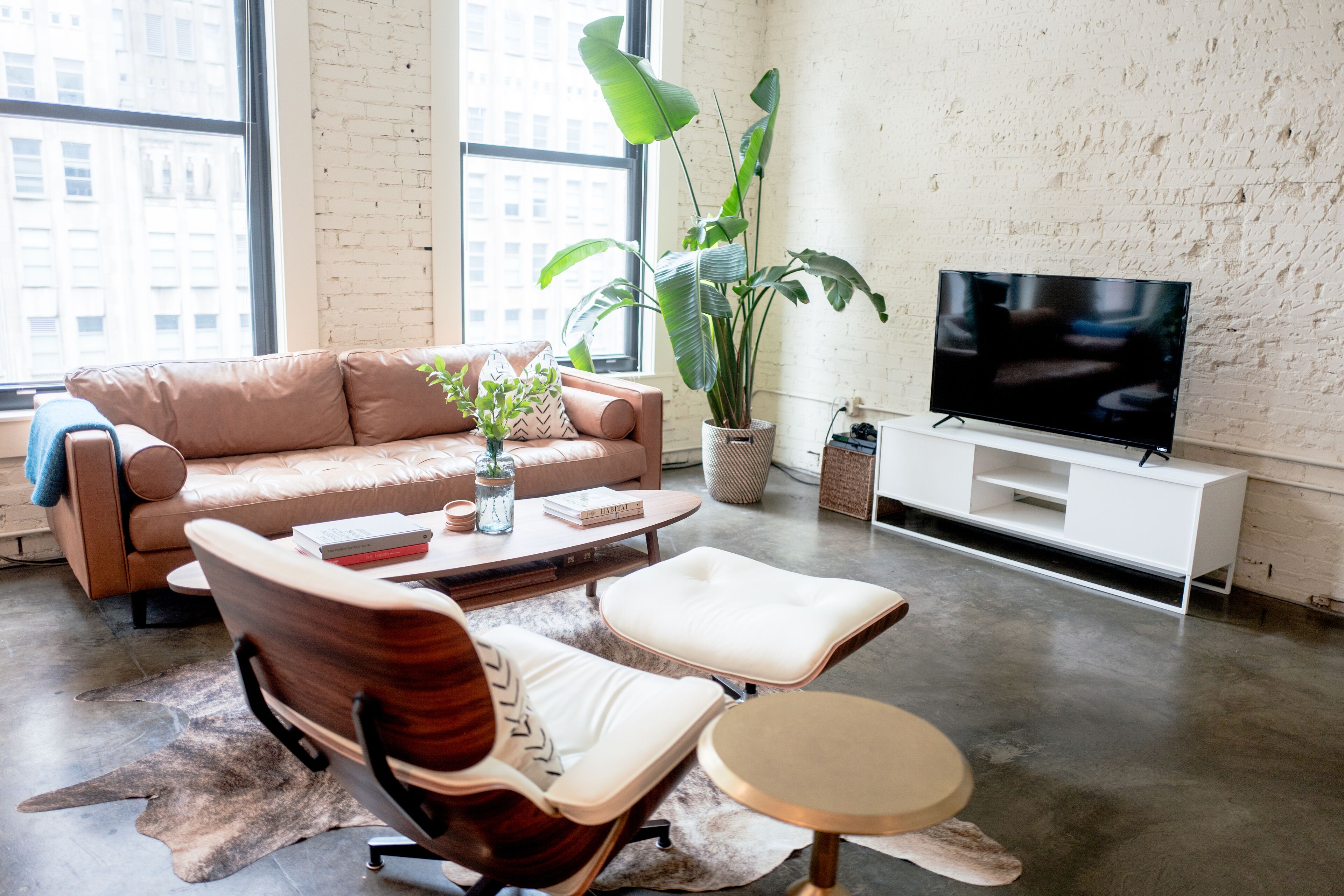 Bright Designer Loft in Center of Downtown