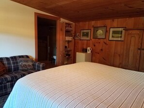 2 habitaciones, tabla de planchar con plancha y cuna de viaje 