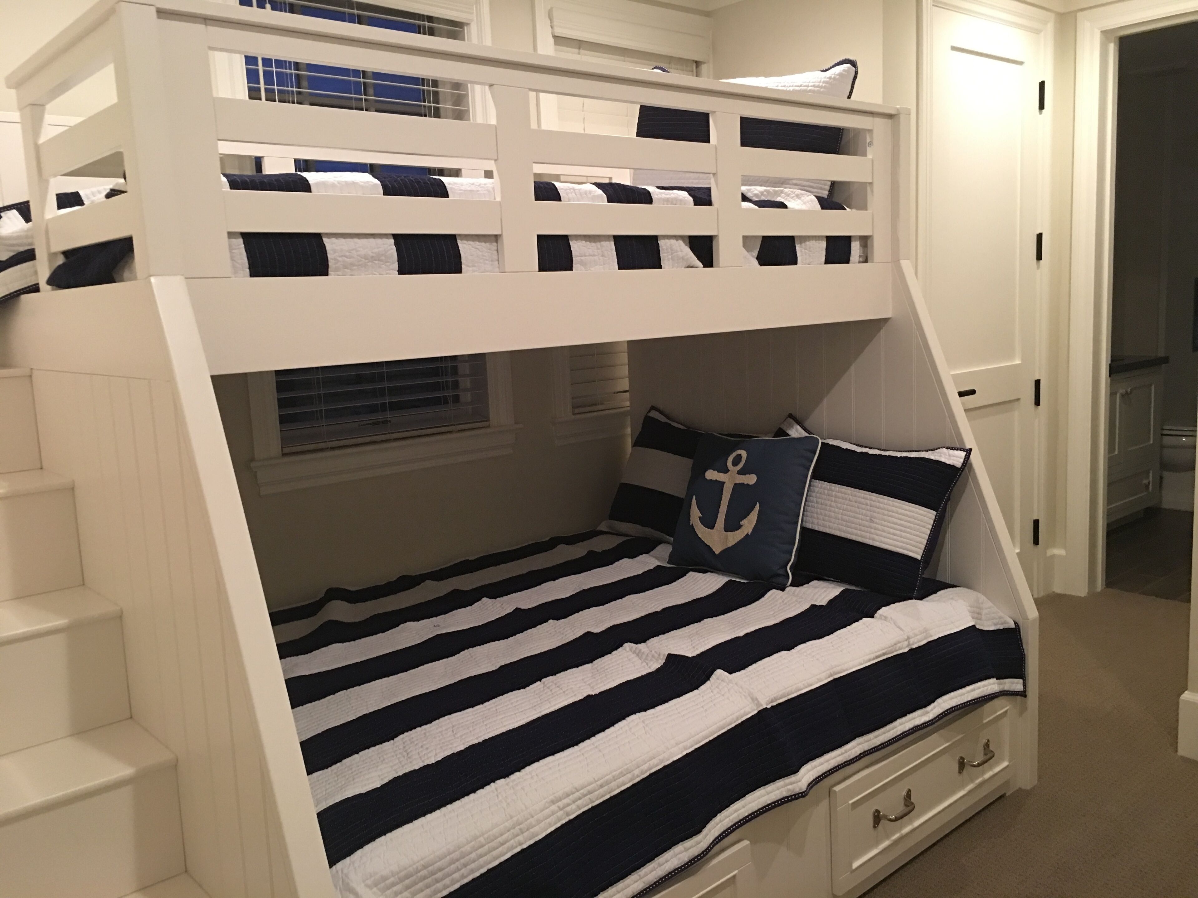 Newport  Nantucket 5 Bedroom -- Luxury Living Right On The Sand