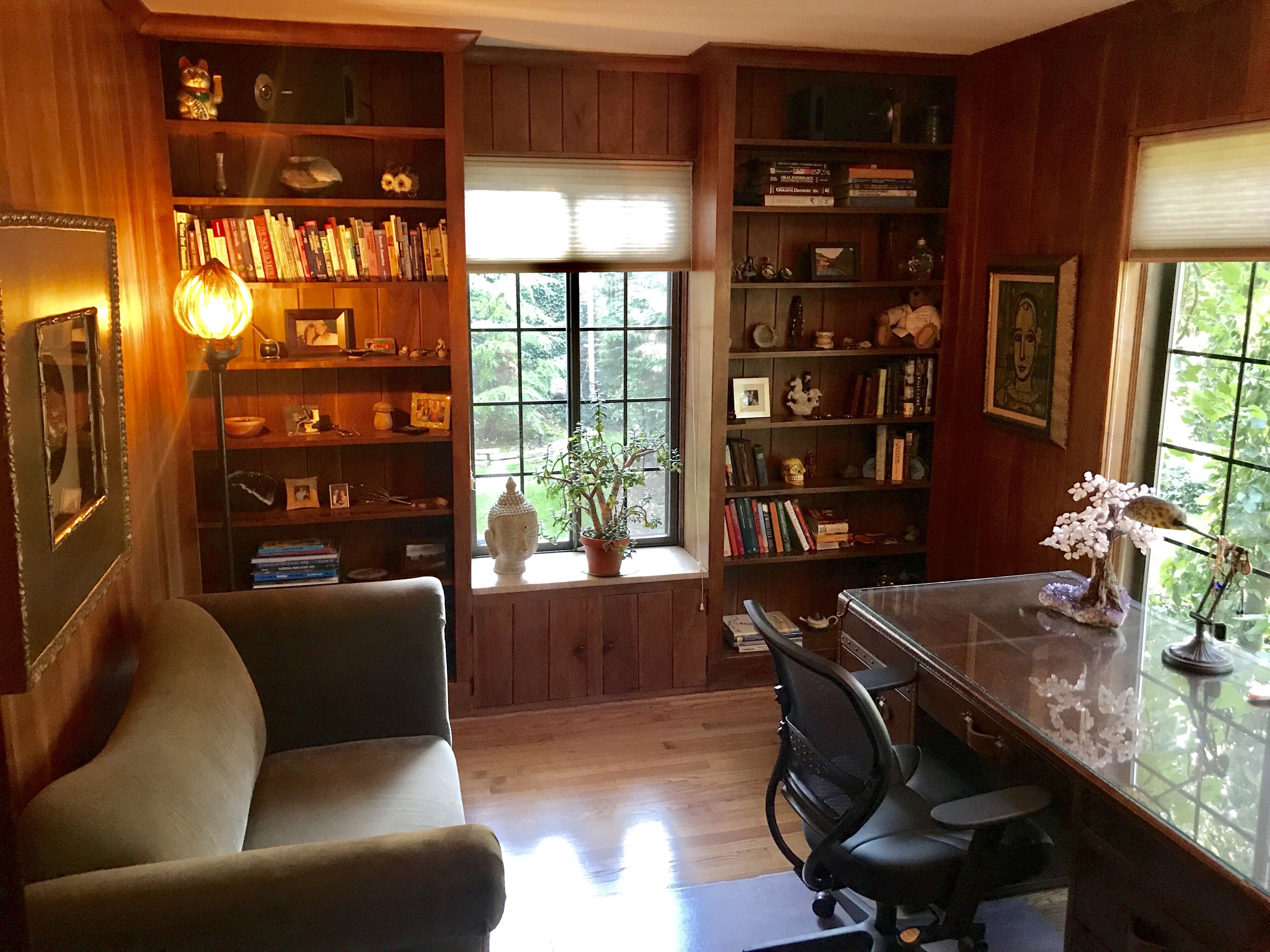 Stately 5 bedroom home in desirable Royal Oak